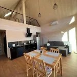 Barn S&s House בית נופש