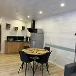 Barn S&s House בית נופש